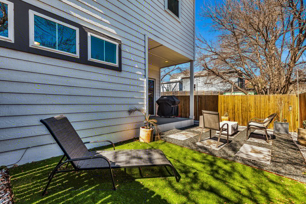 1604 JJ Seabrook #B
