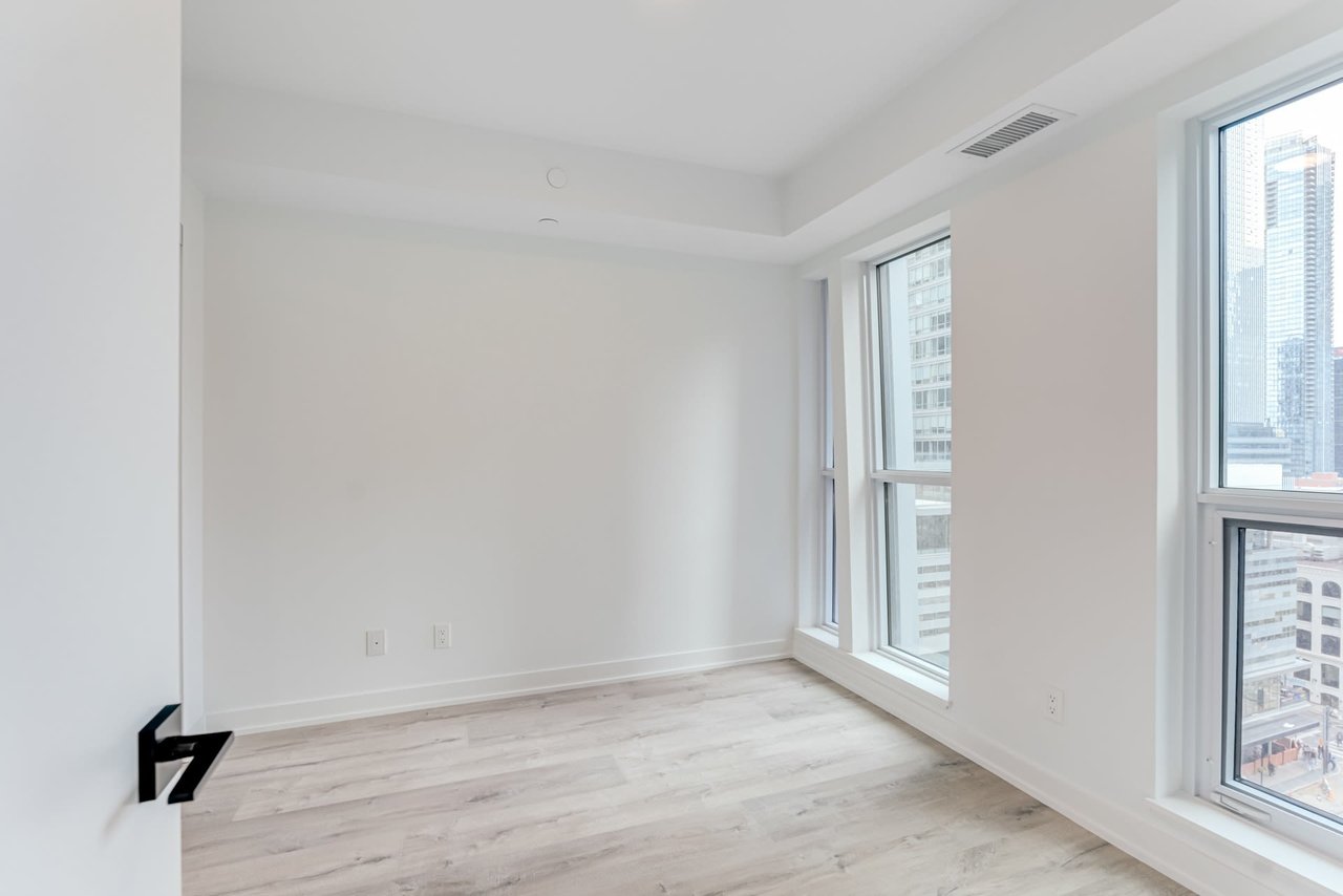 327 King St W Unit: 1101