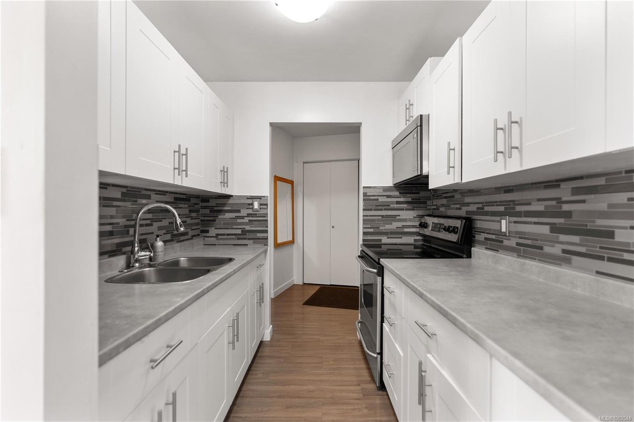 303-848 Esquimalt Rd, Esquimalt