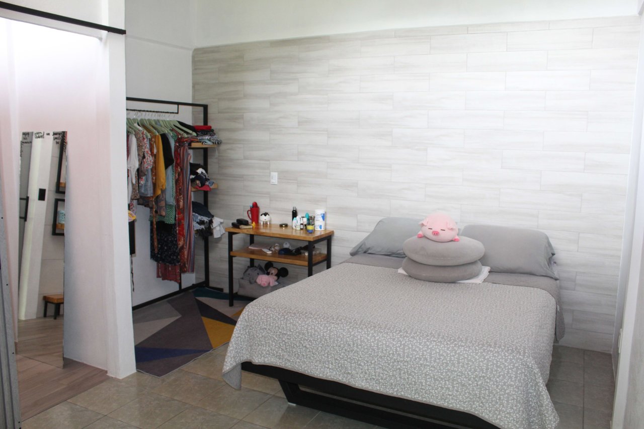 Spacious 2 Bedroom Minutes to the Beach
