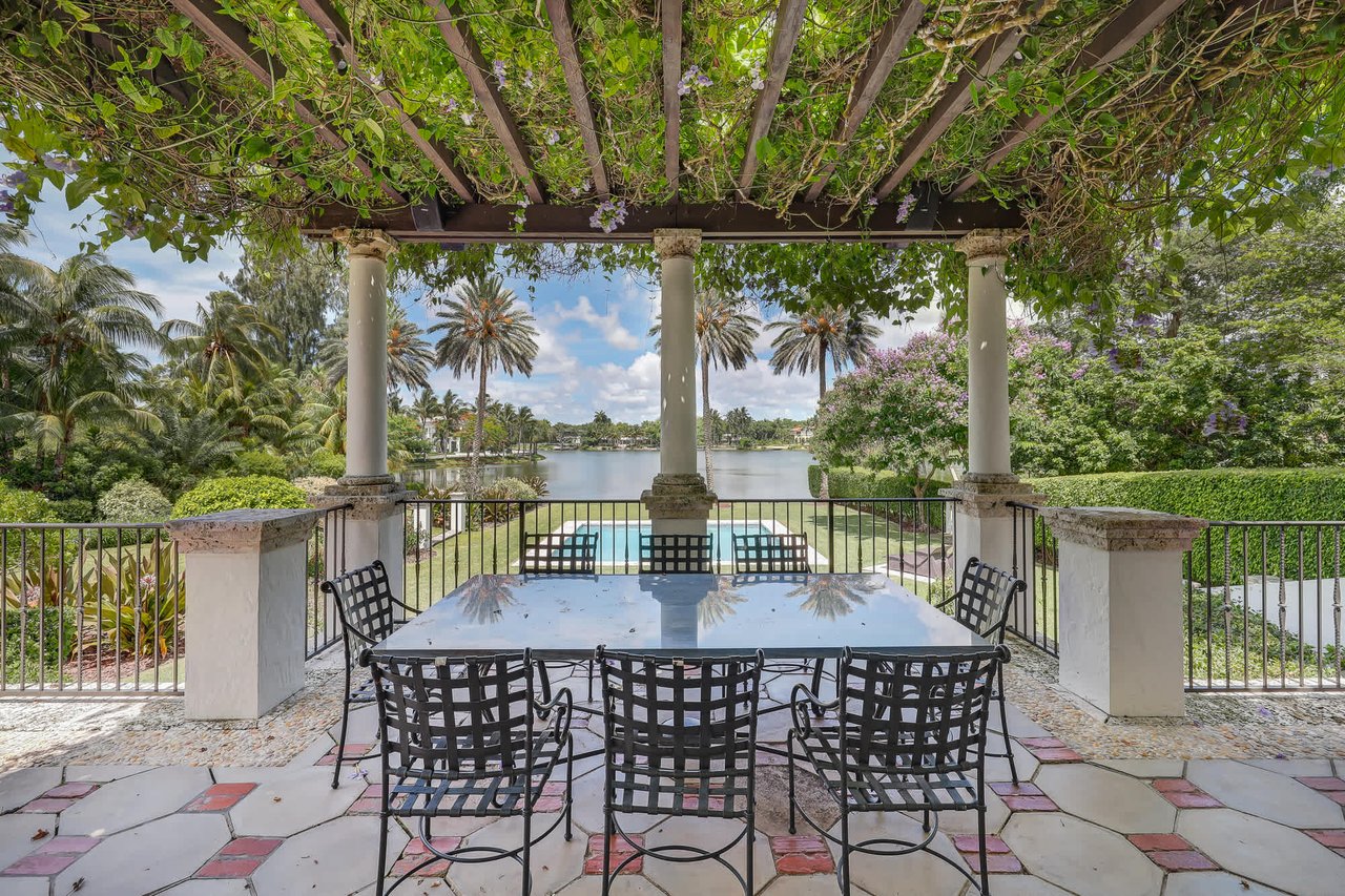 8860 Hammock Lake Ct