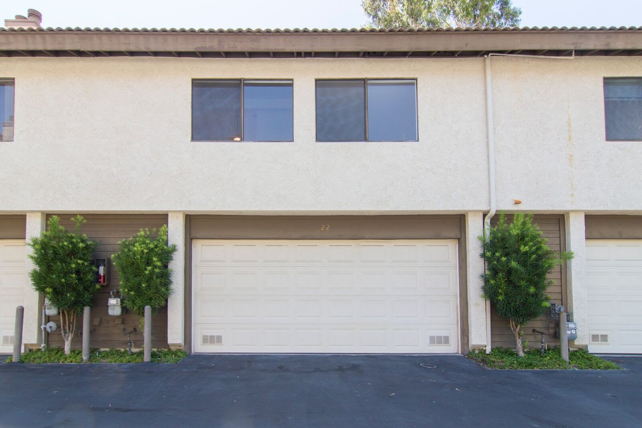 5800 Owensmouth Ave, 22