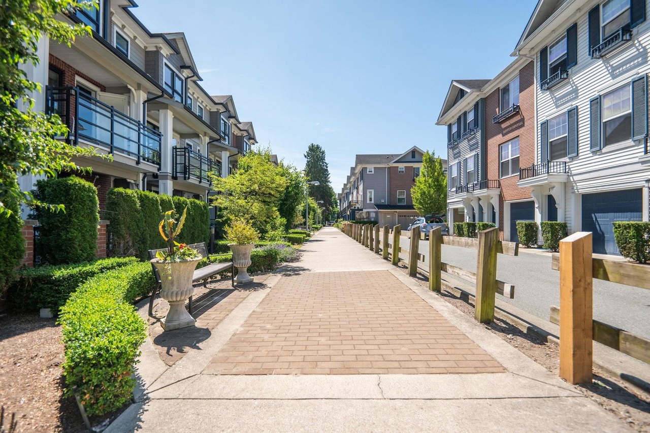 114-9671 Alberta Rd