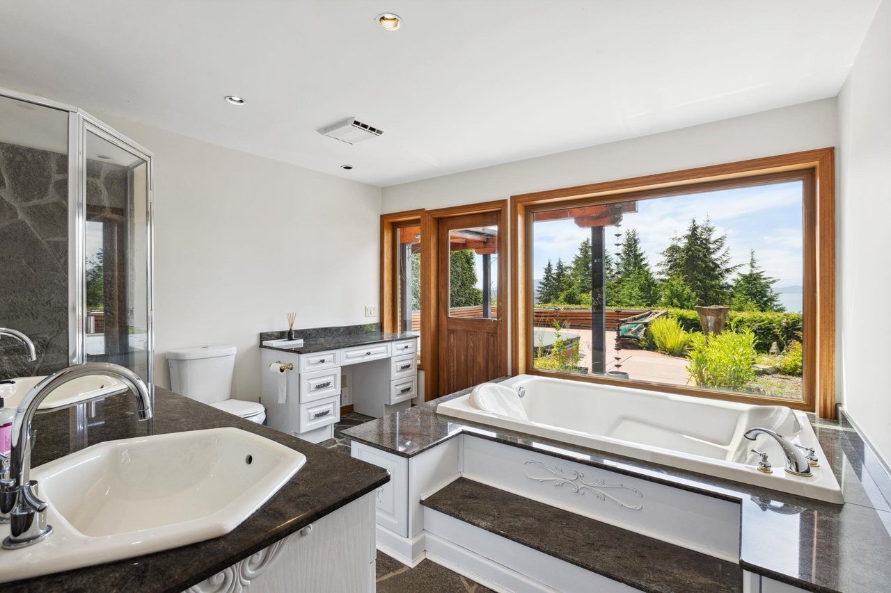 425 Mountain Dr