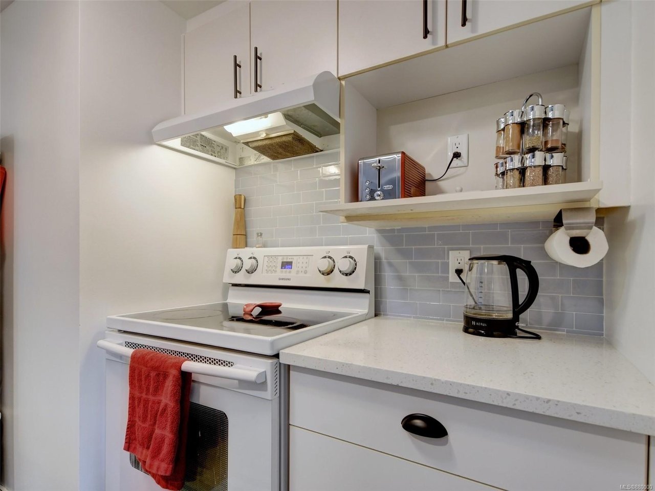 207-873 Esquimalt Rd