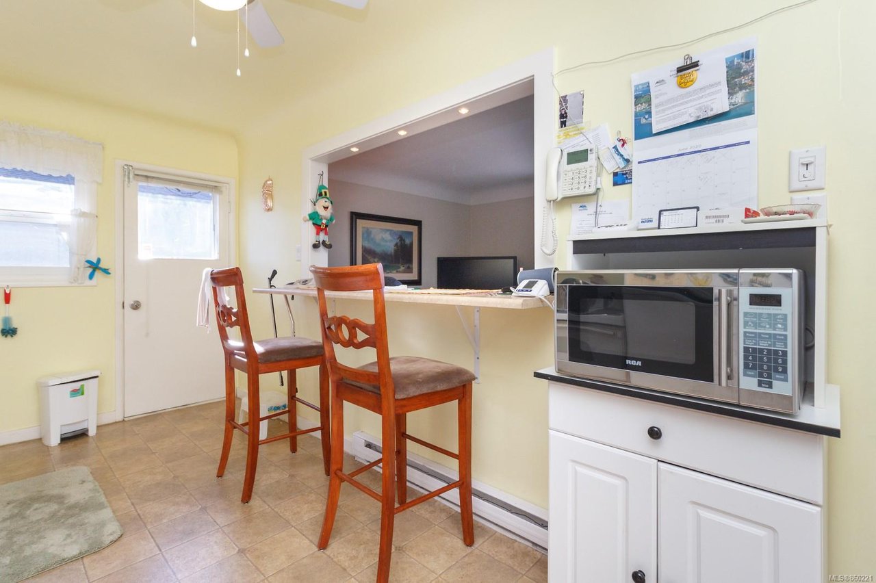 872 Old Esquimalt Rd