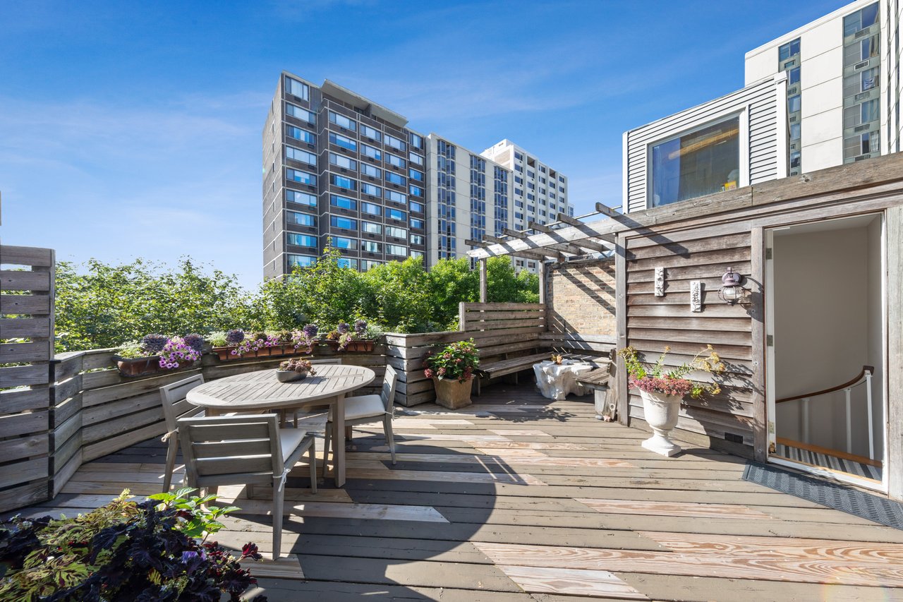 Bright and Spacious Home on Dearborn Street