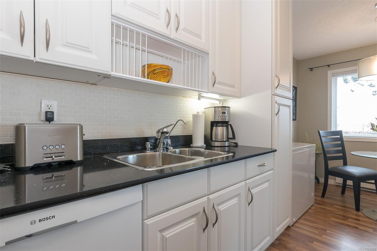 307-10160 Third St, Sidney