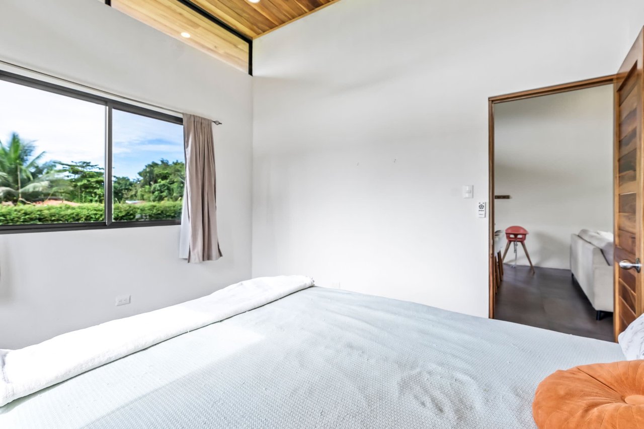 Bright & Peaceful 3-Bedroom Home With Separate Workshop/Office Space & Stunning Views Of The Lush Mountains In Easy-Access Location In Ojochal Costa Rica