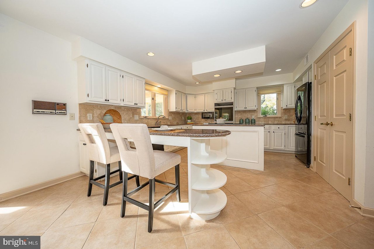 25 Autumn Hill Ln