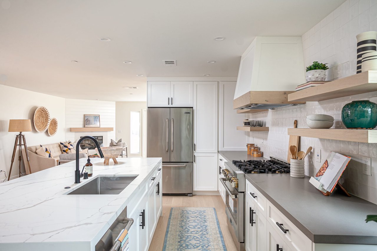 945 W Balboa Boulevard
