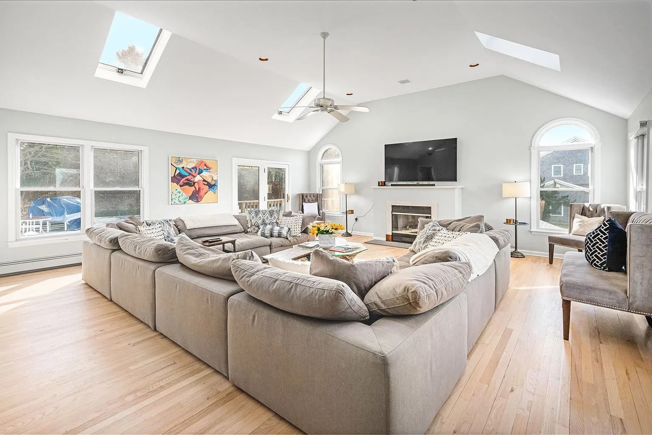 20 Underhill Drive, Southampton, NY 11968