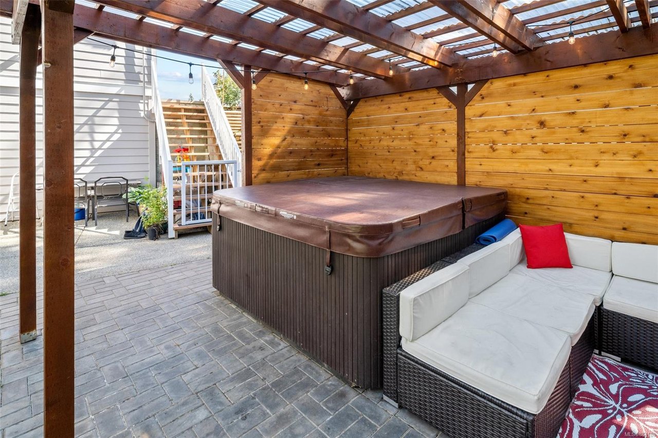 2544 West Trail Crt, Sooke
