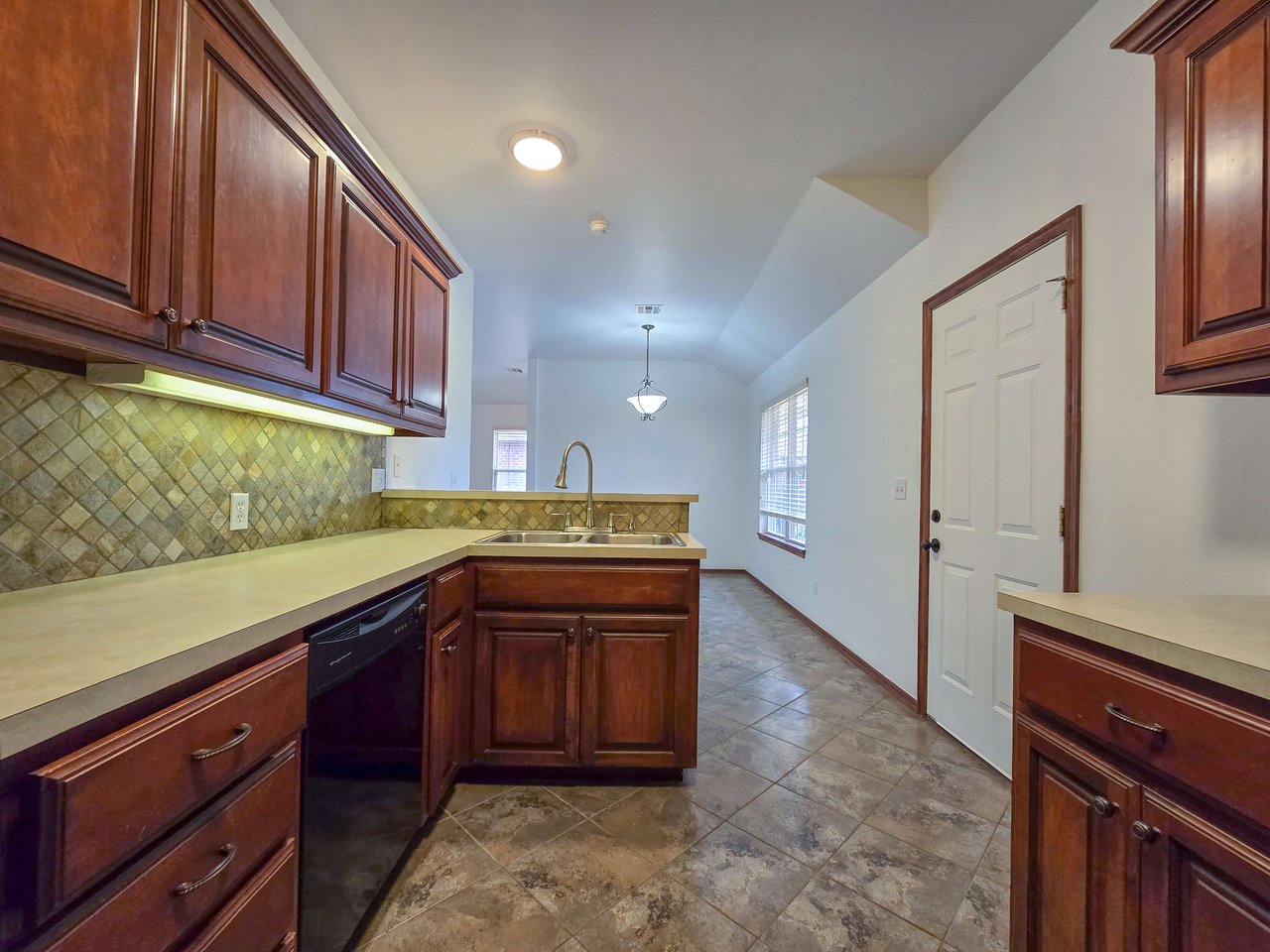 1211 Orchard Dr