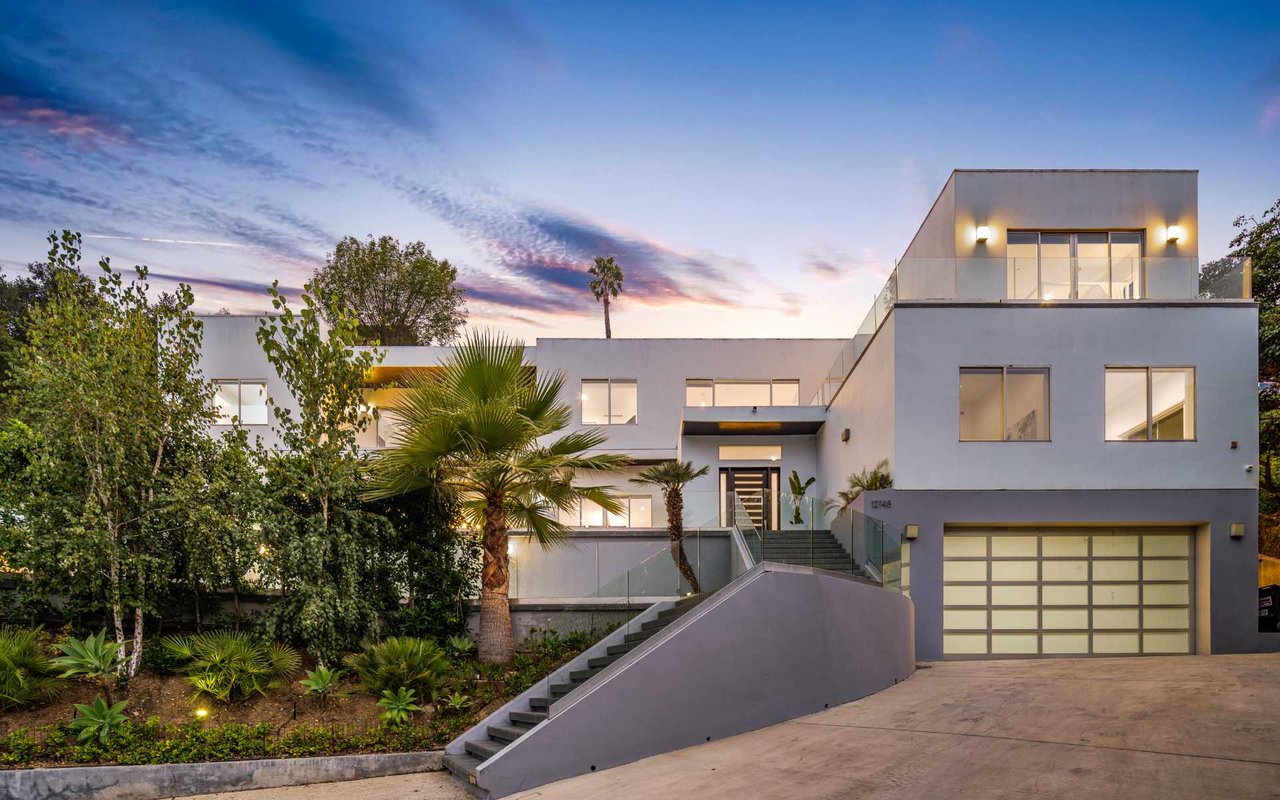 Travis Modern Mansion - Brentwood