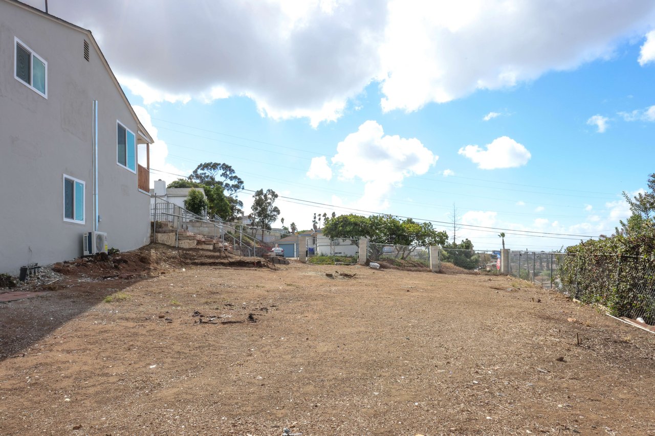 5260 Hilltop Dr