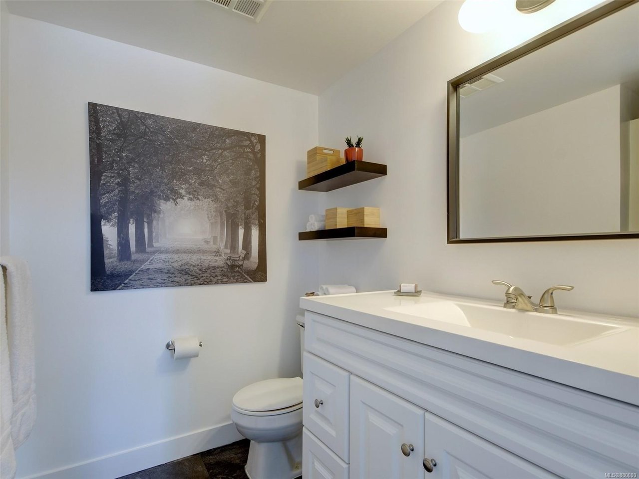 207-873 Esquimalt Rd