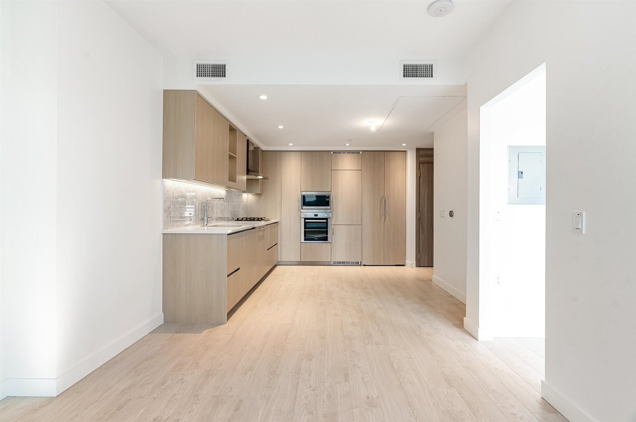 412-4720 Lougheed Hwy