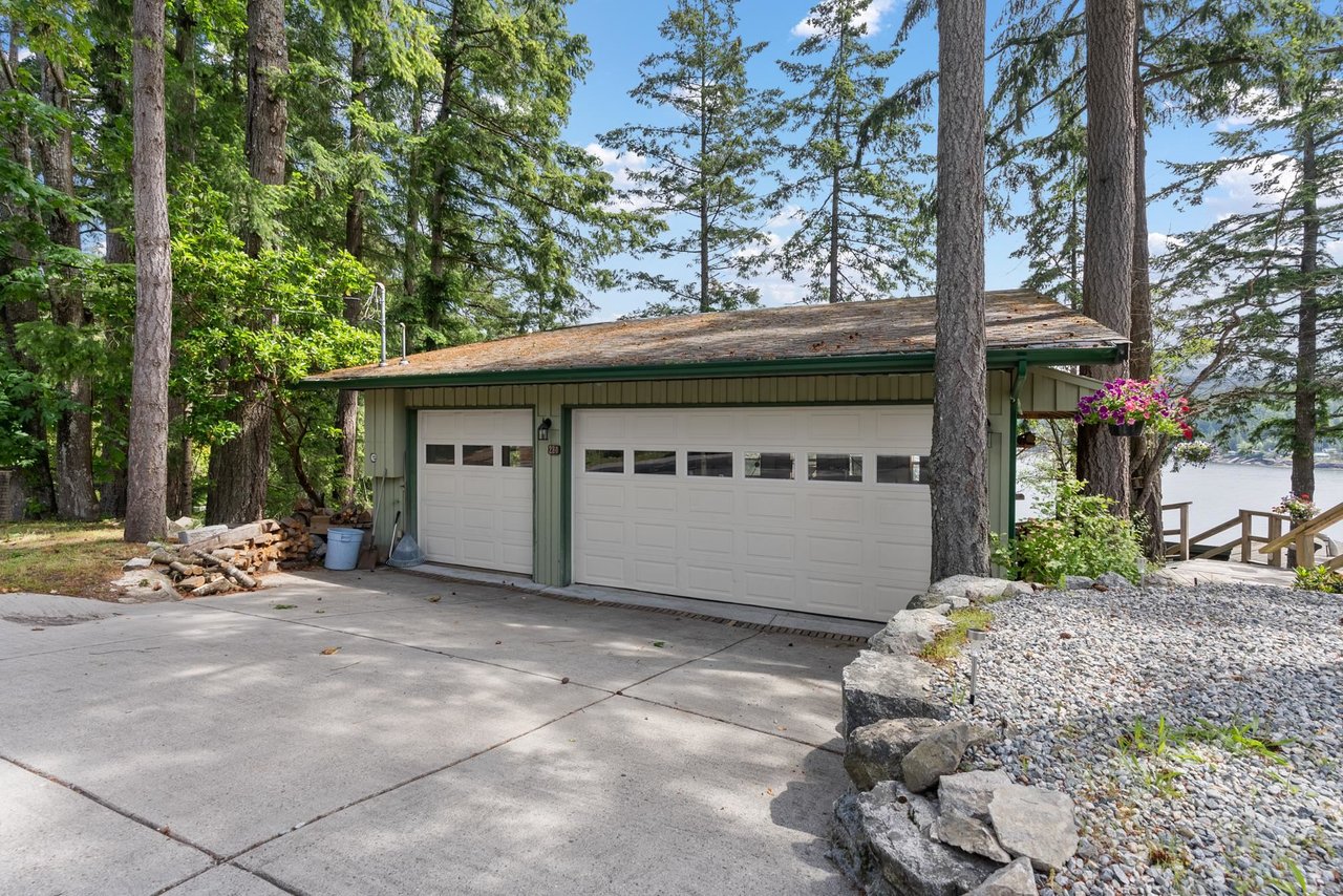 280 Arbutus Reach Rd