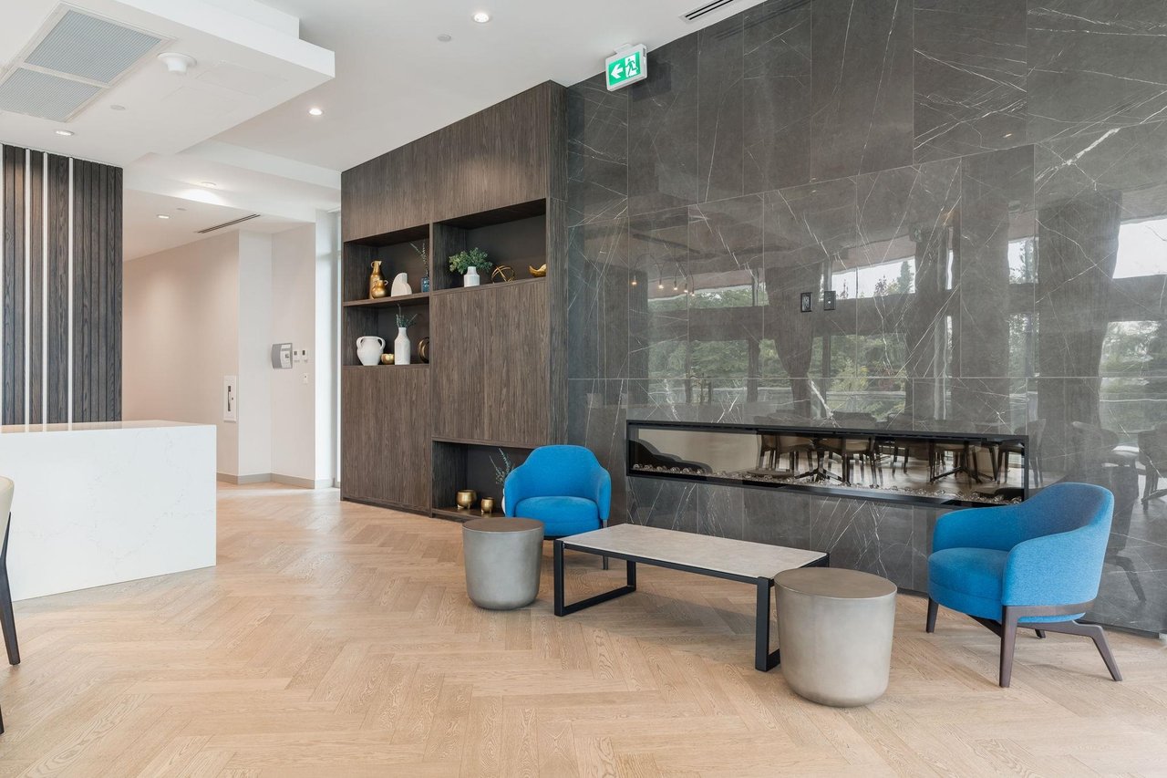 2105-200 Klahanie Ct