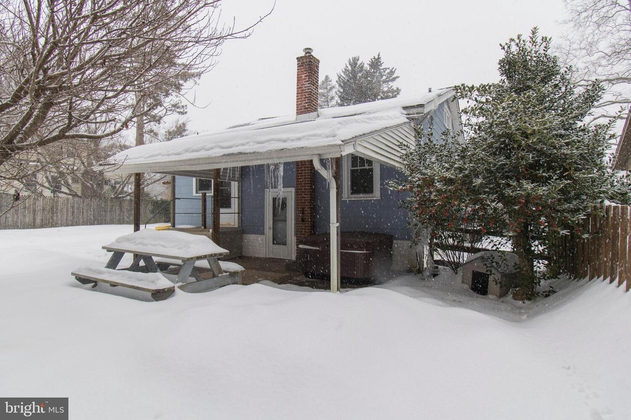 52 WEISS AVE
