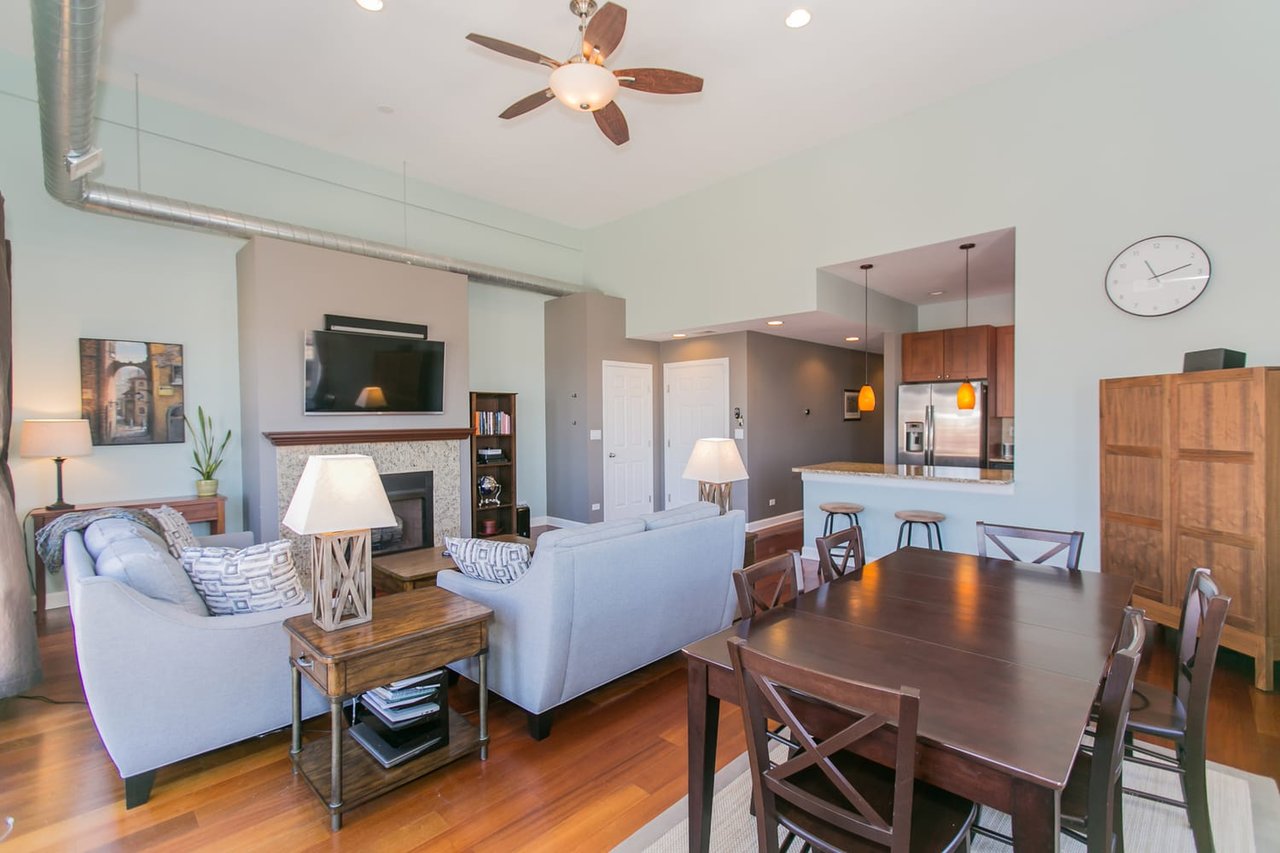 1125 W Belmont Ave, #4