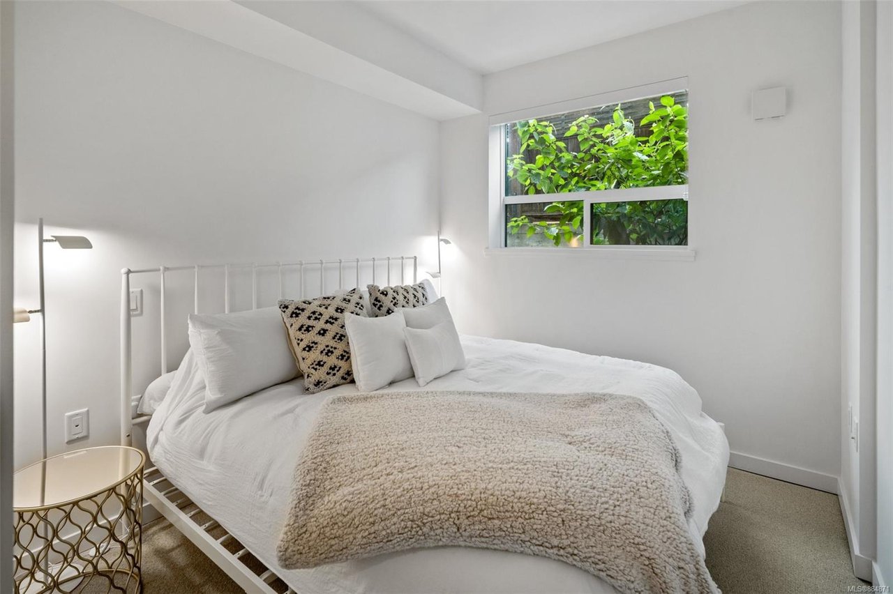 107-7162 West Saanich Rd, Central Saanich