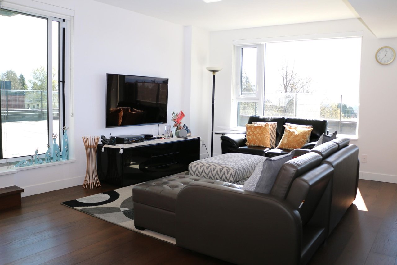 706-1571 W 57th Ave