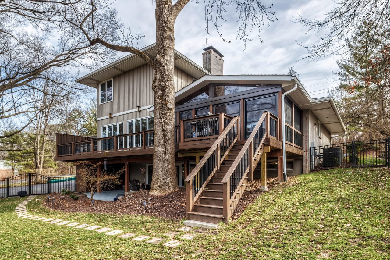 Sophisticated & Stylish in Charming Ladue