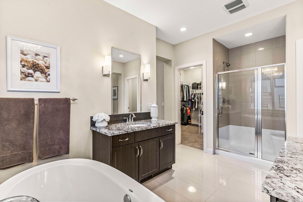 208 Mahogany Bay SE