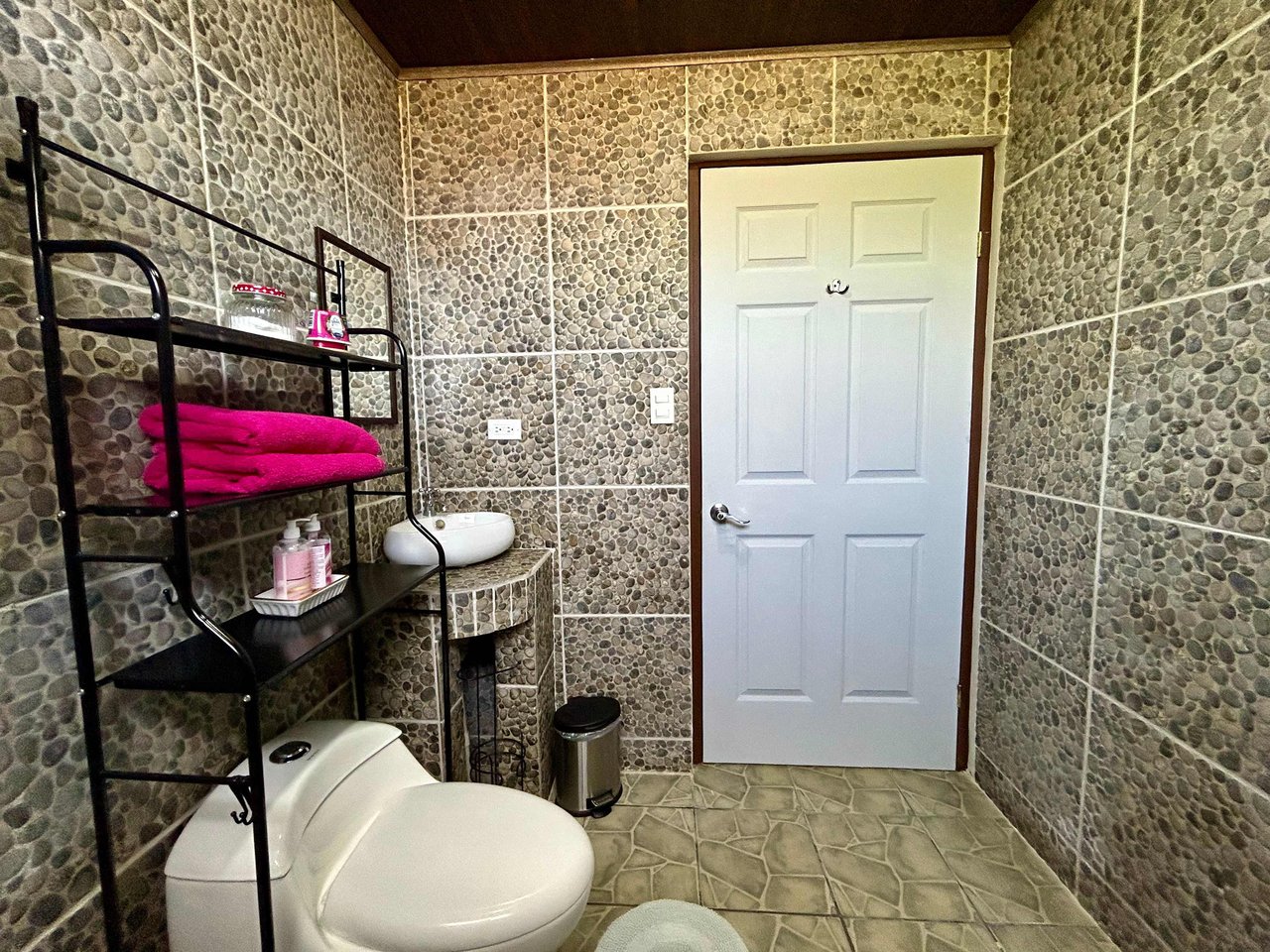 8-Unit Apartment in Bahía, Walking distance to the Beach