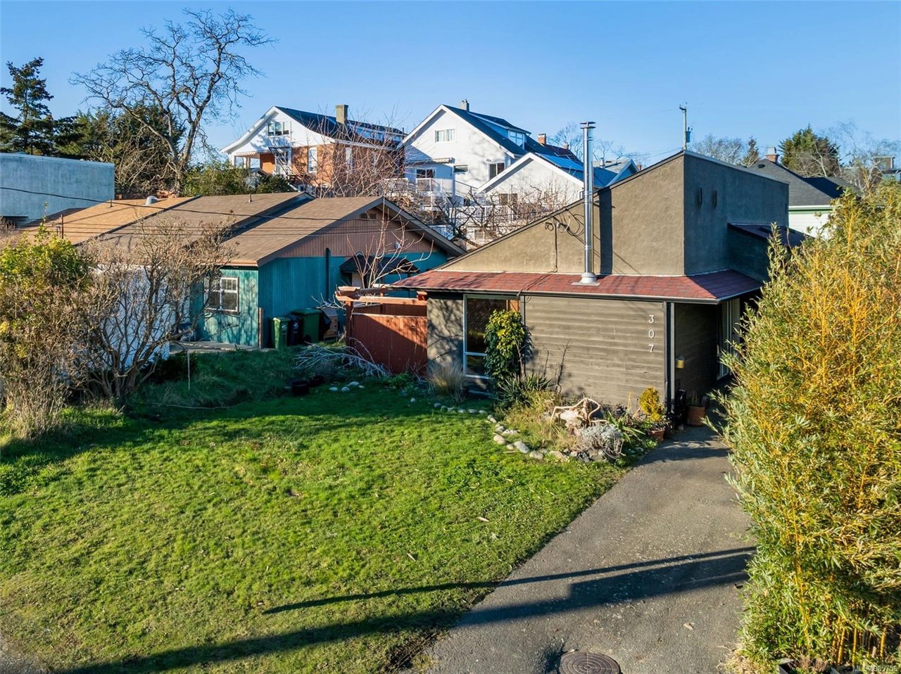 307 Henry St