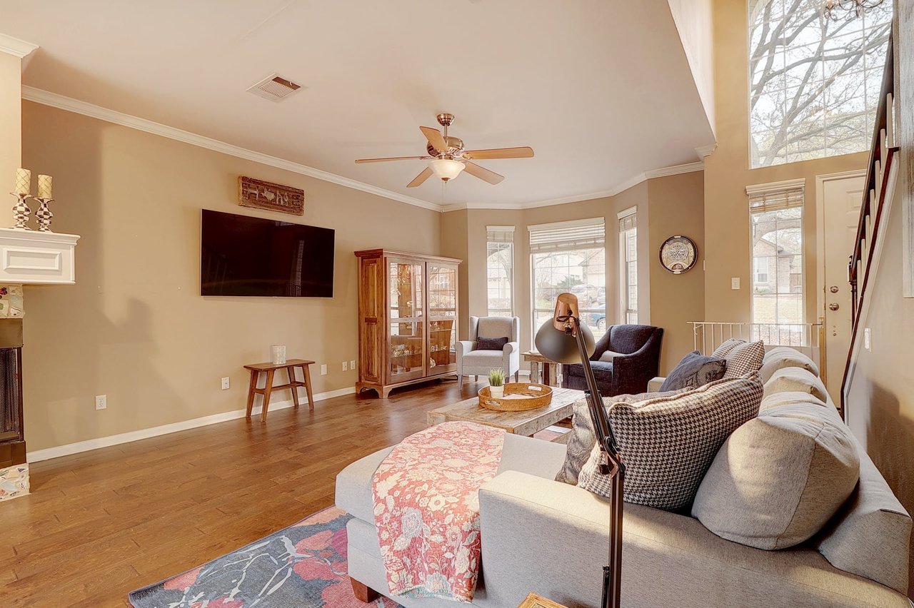 2432 Falcon Dr
