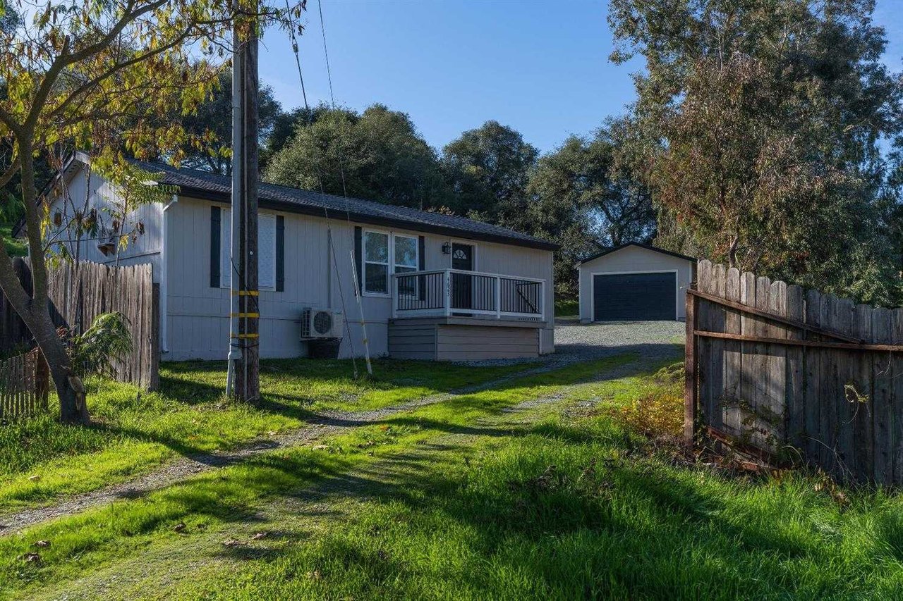4623 Roadrunner Dr