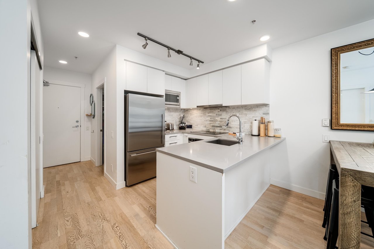 210-2468 Bayswater St