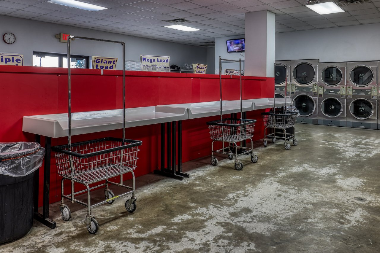 512 & 514 S Front St Bellville, TX 77418