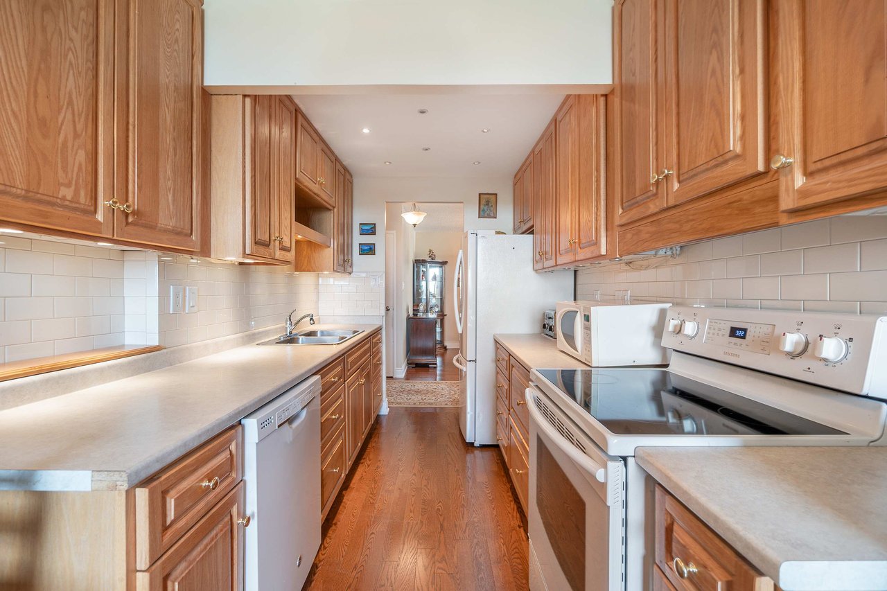 820 Burnhamthorpe Road #702