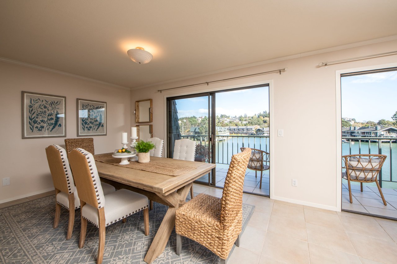 28 Greenwood Bay Dr