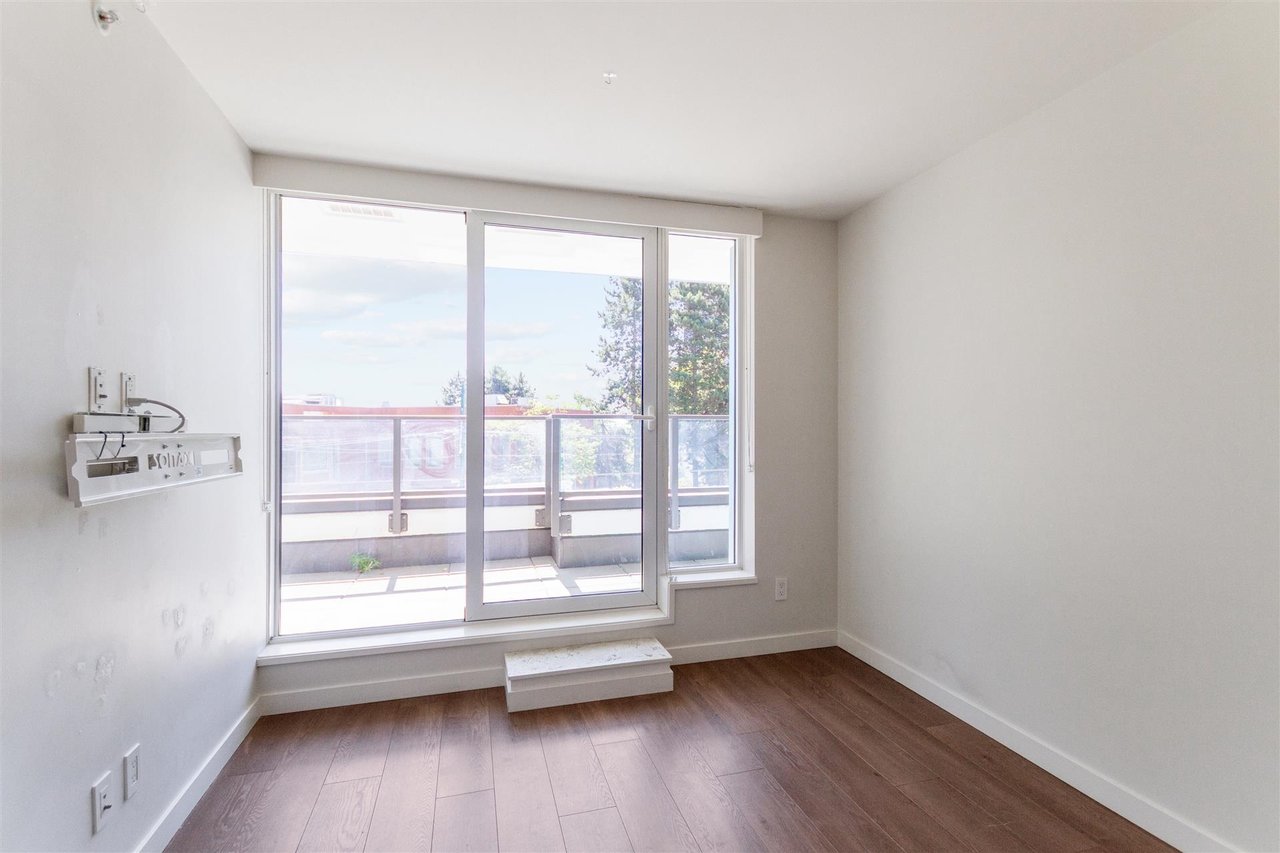 208-8238 Lord St