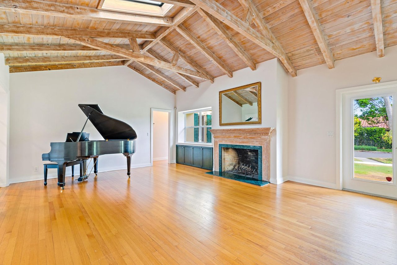 4 Harvard Dr