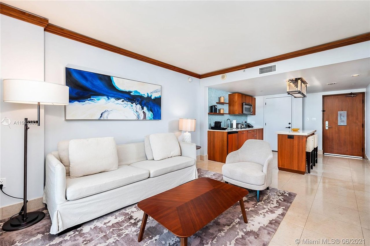 6801 Collins Ave Unit: 606