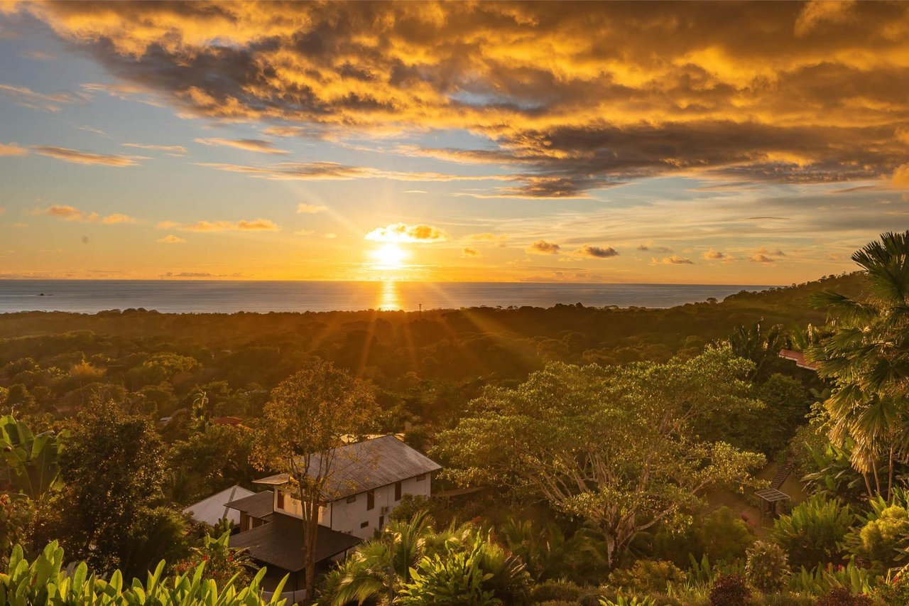 Hilltop Villa with Infinity Pool, Uvita, Puntarenas