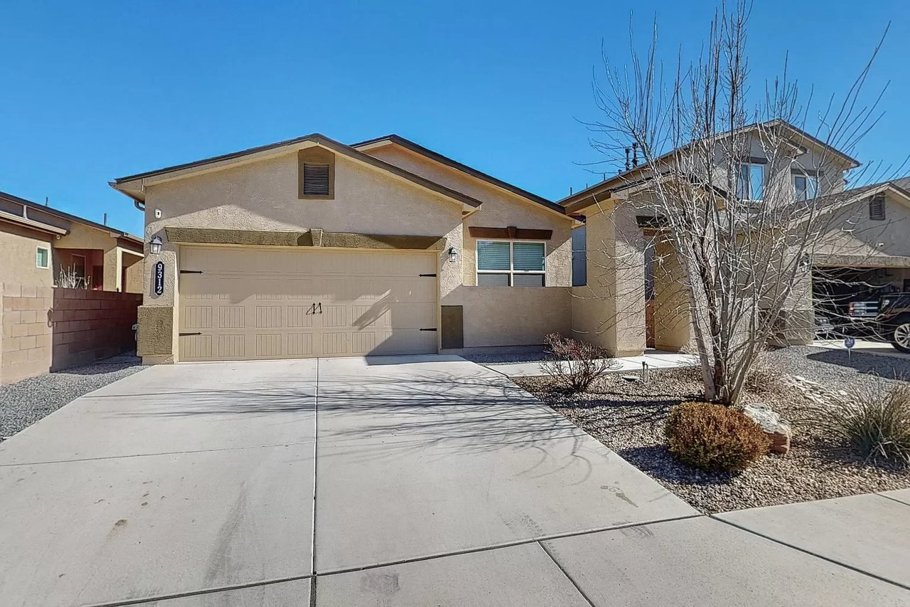 9312 Silver Mesa St NW