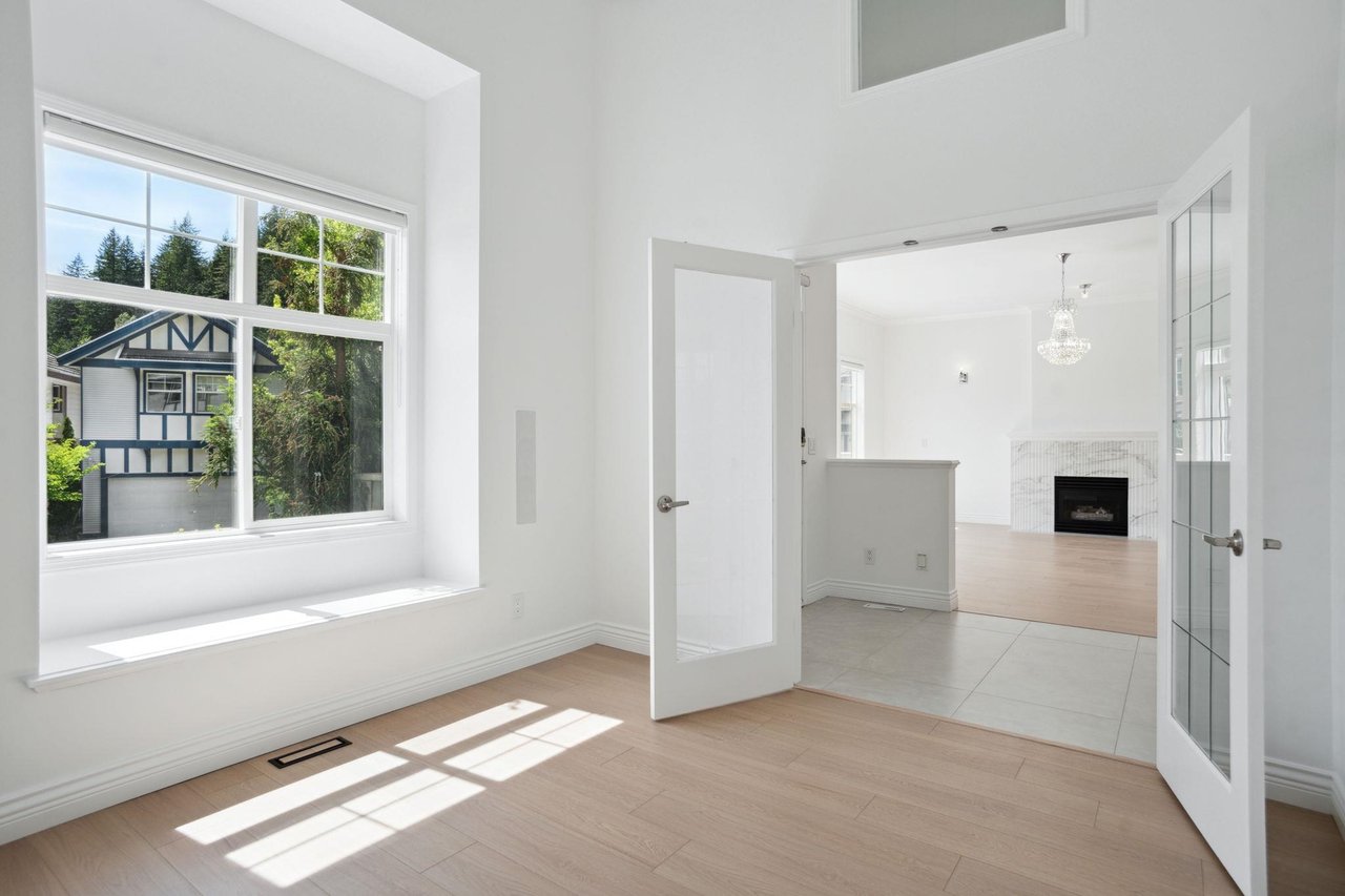 1699 Arbutus Pl