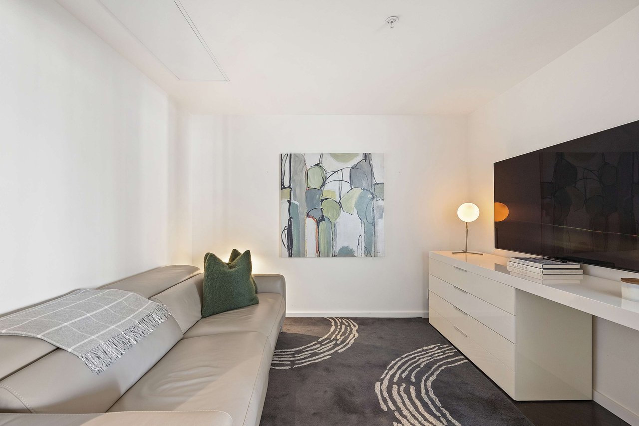 Suite 3006- 180 University Avenue