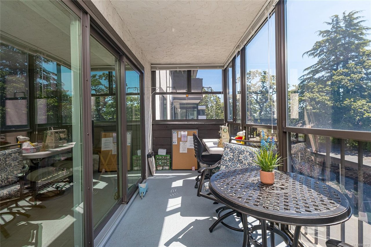304-1665 Oak Bay Ave