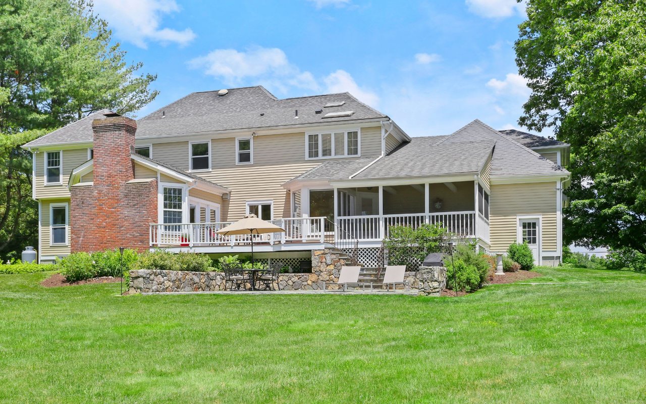 338 Queens Grant Rd
