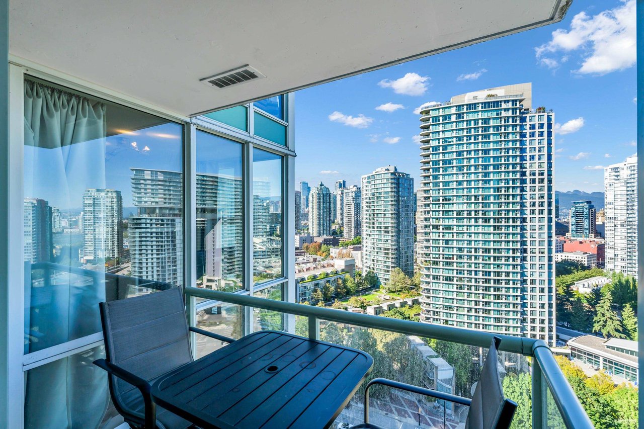 2207-1077 Marinaside Crescent, Vancouver