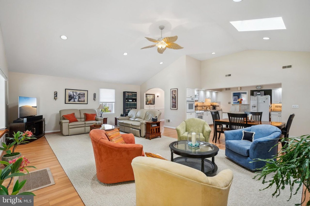 320 Rose Ln