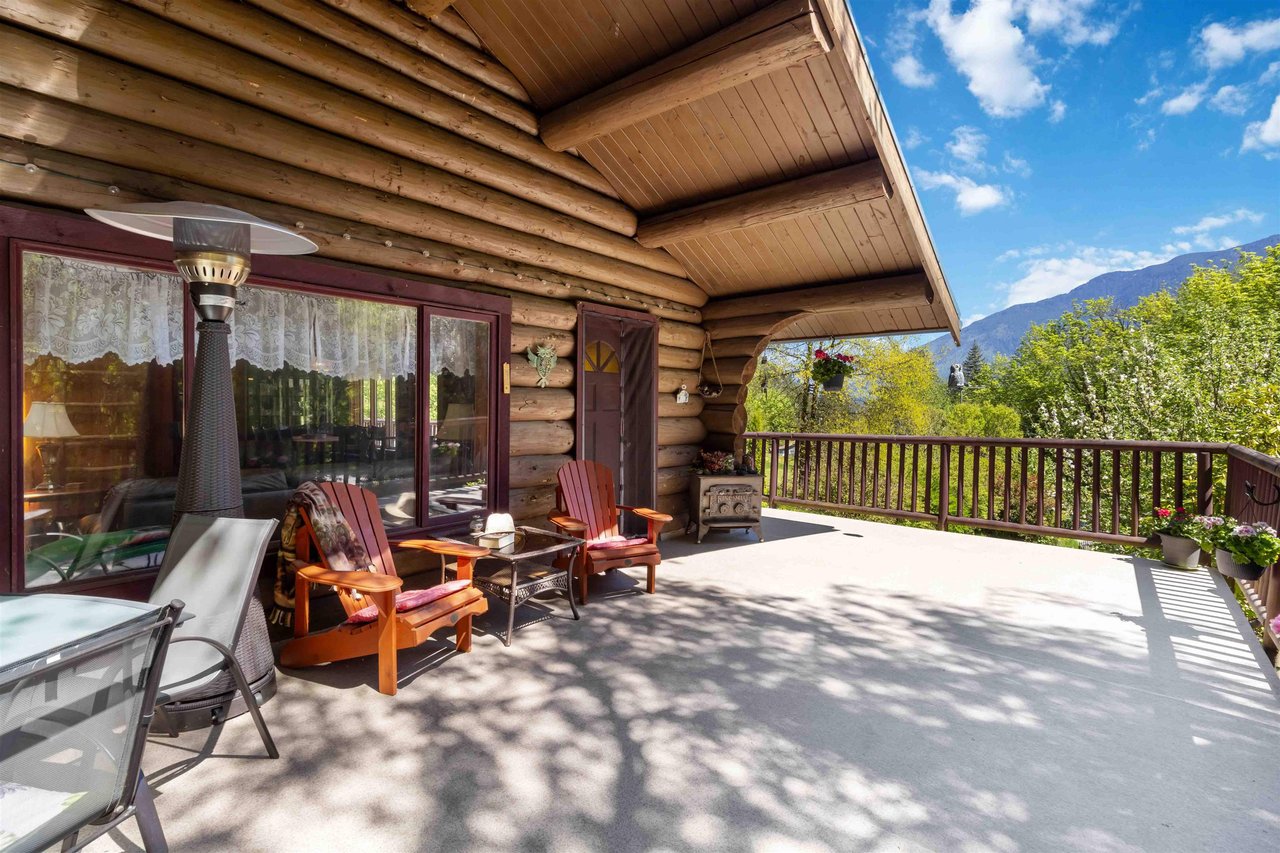 1621 Columbia Valley Rd